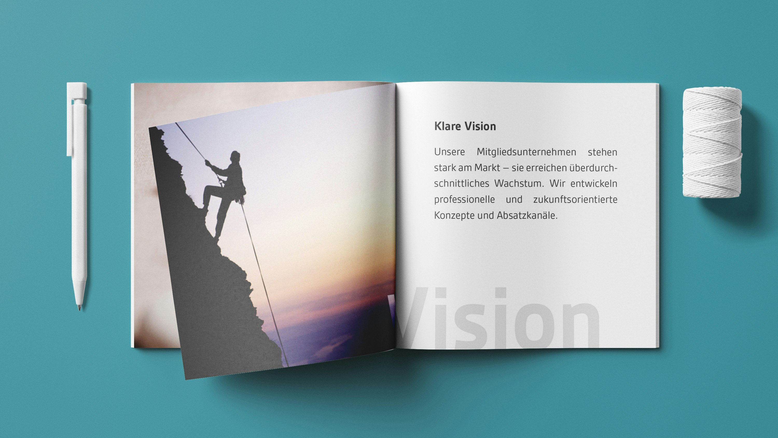 Mockup Highclean Group Wertebroschüre Innen